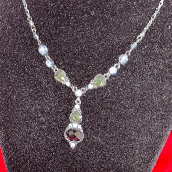 1928 Elegant Crystal Pendant adjustable Necklace - Picture 6 of 6